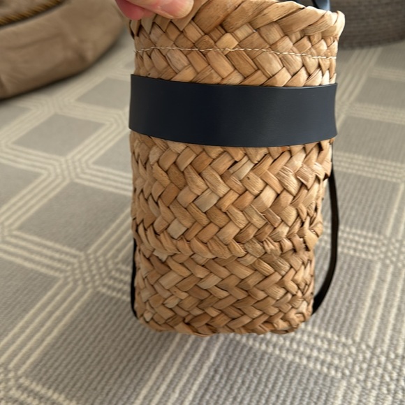 Mark & Graham Straw Tote. New and never used.
Offers Considered! - Picture 6 of 9